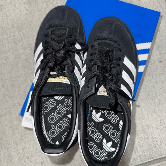 adidas Shoes - Adidas Classic Black handball spezial sneakers